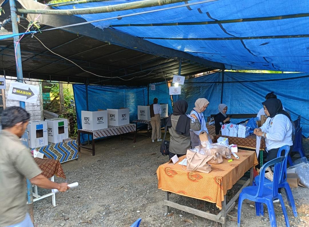 Berikut Suasana Masyarakat Adat di Sepaku saat Mencoblos di TPS Sederhana