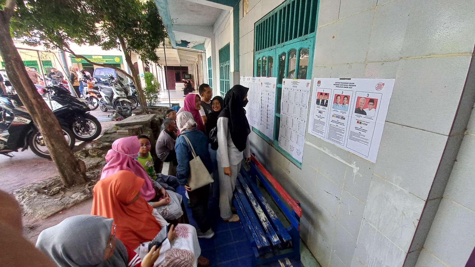 Wawali Bontang Najirah Mencoblos di TPS 19 Kampung Jawa, Optimistis PDI Perjuangan Jadi Pemenang