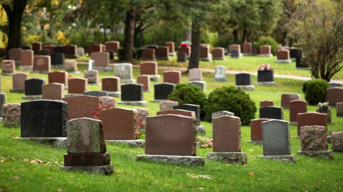 Lengkap Bacaan Doa Ziarah Kubur Singkat Jelang Bulan Ramadhan, Adab Ziarah Kubur ke Makam Orang Tua