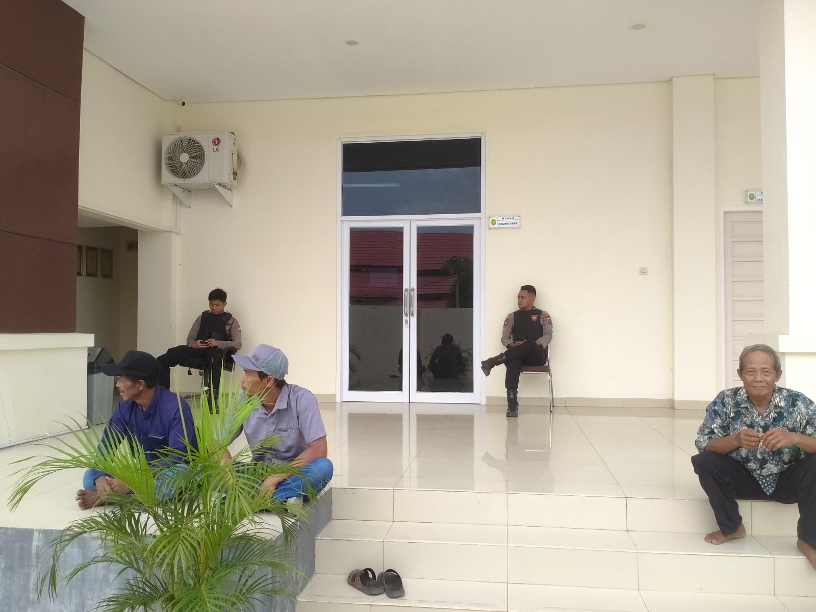 20240307-Suasana-depan-ruangan-sidang-anak-hari-ini-Kamis-732024.jpg