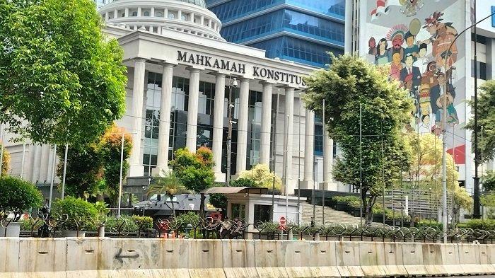 20240327_Peluang-Anies-dan-Ganjar-membalikkan-hasil-Pilpres-2024-lewat-gugatan-di-MK_.jpg