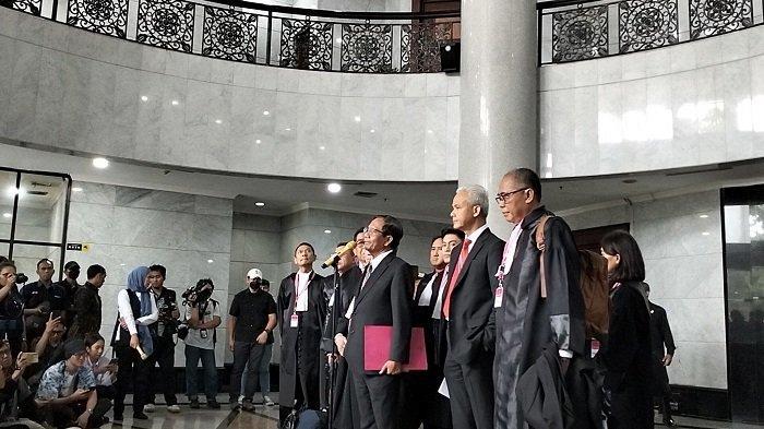 20240328_Ganjar-Pranowo-Mahfud-MD-hadir-di-sidang-MK.jpg