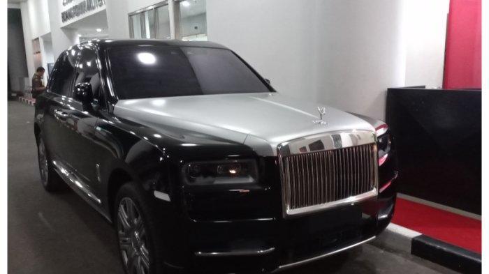 20240402_Penampakan-mobil-Rolls-Royce.jpg