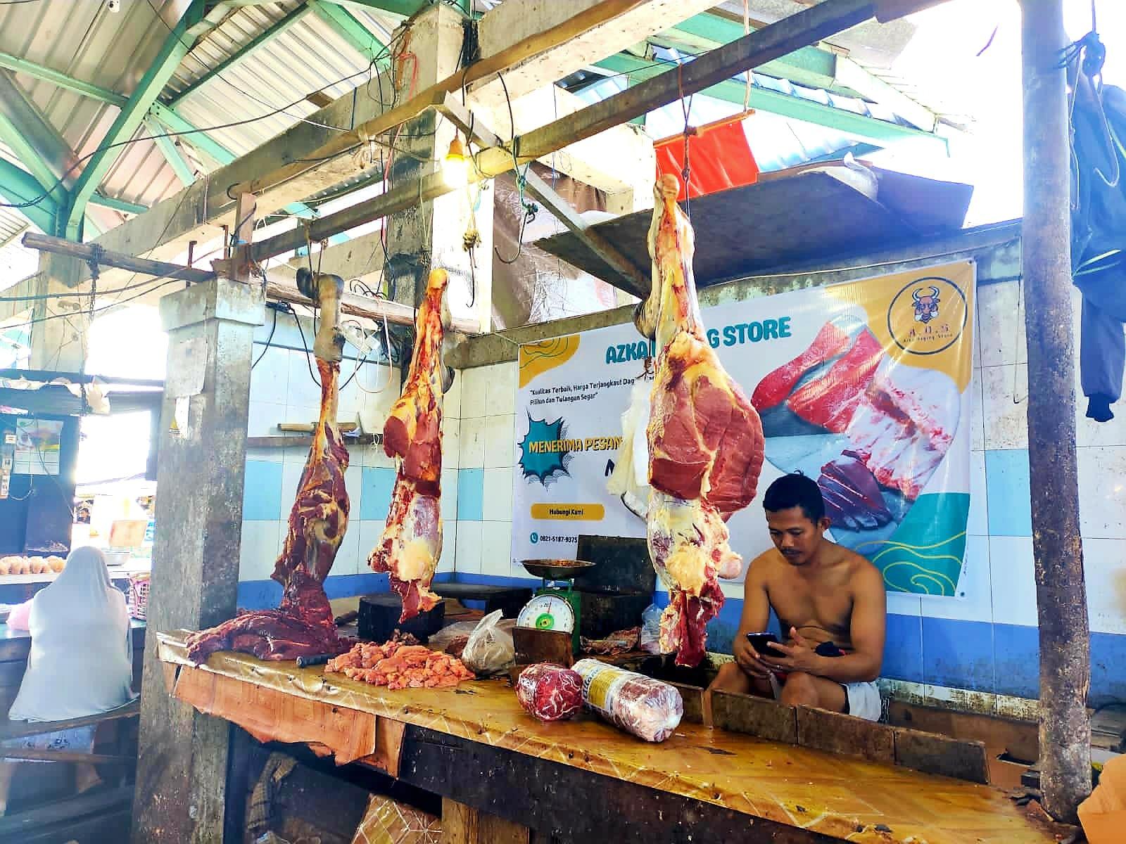 20240404-Salah-satu-pedagang-yang-menjual-daging.jpg