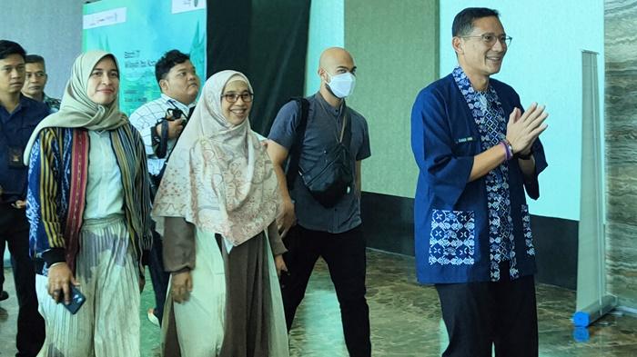 20240430_Sandiaga-Uno-saat-tiba-di-Swiss-Belhotel-Balikpapan.jpg