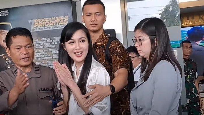 Sandra Dewi Diperiksa 10 Jam, Kejagung Cecar 40 Pertanyaan soal Harta, Private Jet, dan Rolls Royce