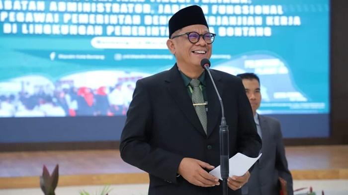 20240520_Walikota-Bontang-Basri-Rase-saat-memberikan-sambutan-dalam-pelantikan-pejabat.jpg
