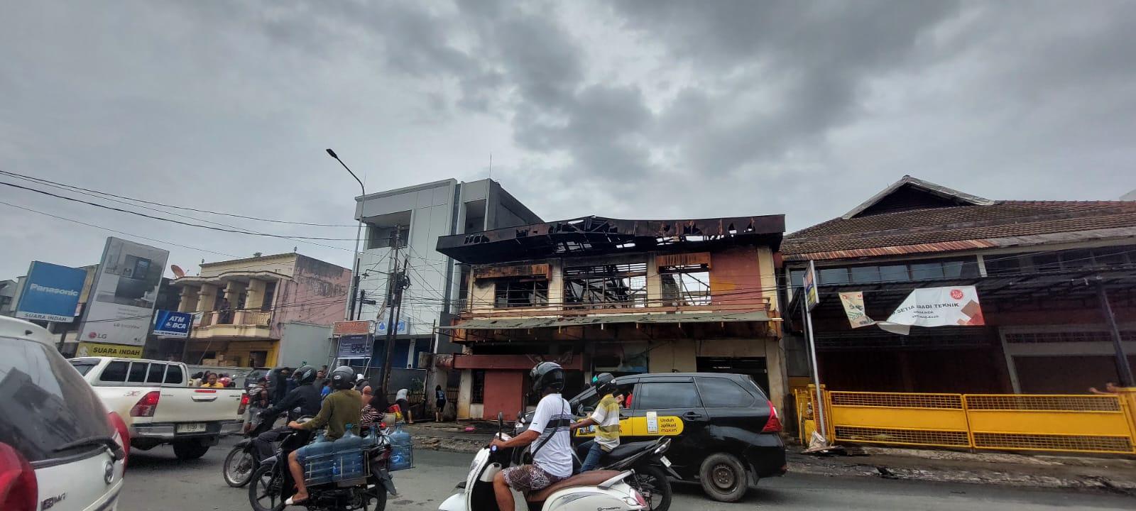 20240523_bangunan-terbakar-di-Jalan-P-Hidayatullah.jpg