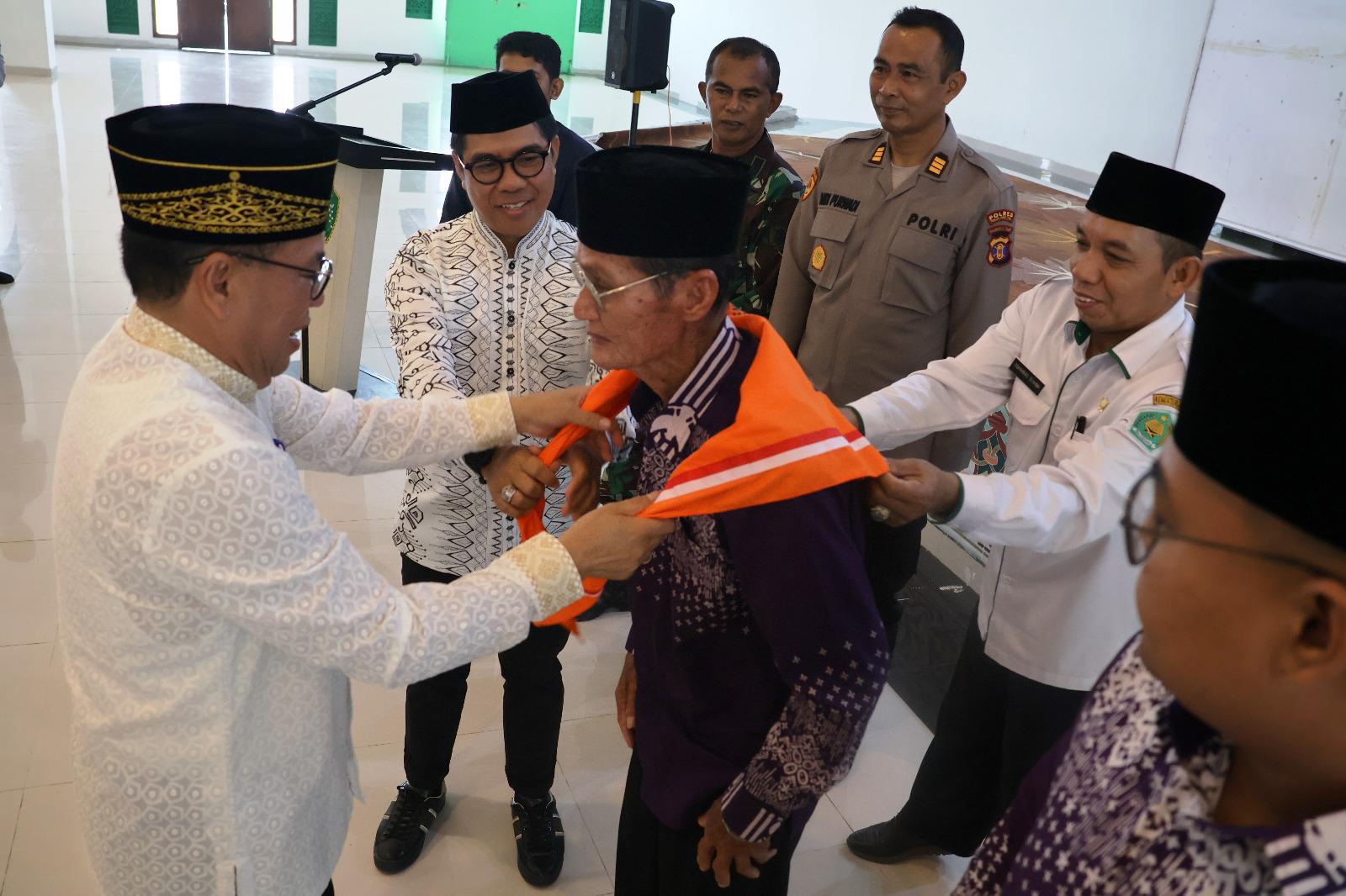 Pj Bupati Makmur Marbun Lepas 141 Calon Jamaah Haji asal PPU, Ini Pesannya
