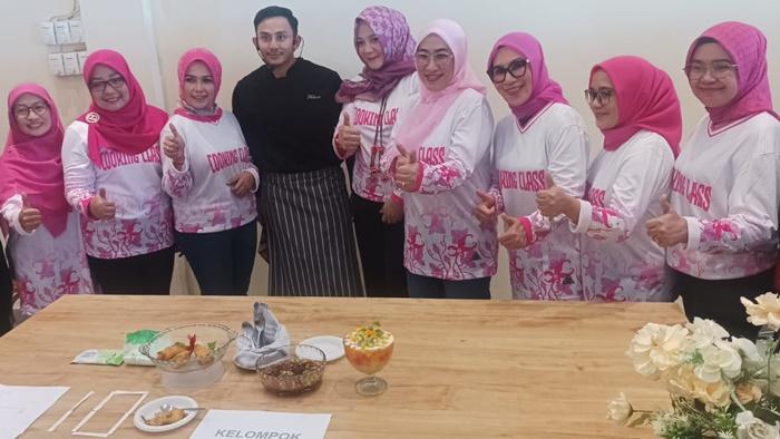 20240605_para-istri-walikota-se-Indonesia-saat-mengikuti-cooking-class.jpg