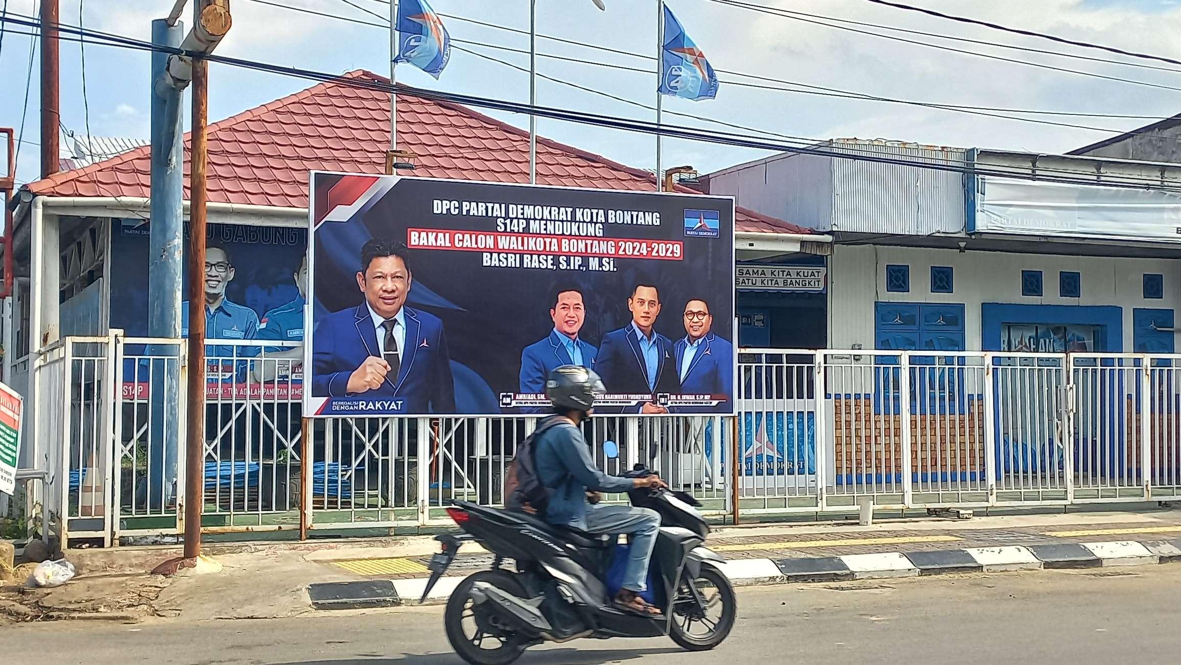 Partai Demokrat Pasang Baliho Basri Rase Berjas Biru, Sinyal Pilkada Bontang 2024
