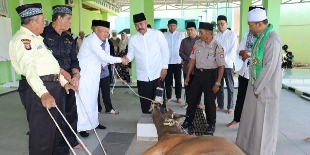 20240618_membagikan-2000-kupon-daging-kurban.jpg