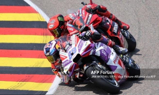 20240706_Live-Streaming-Sprint-Race-MotoGP-Jerman-2024_Trans7_Jorge-Martin_Bagnaia.jpg
