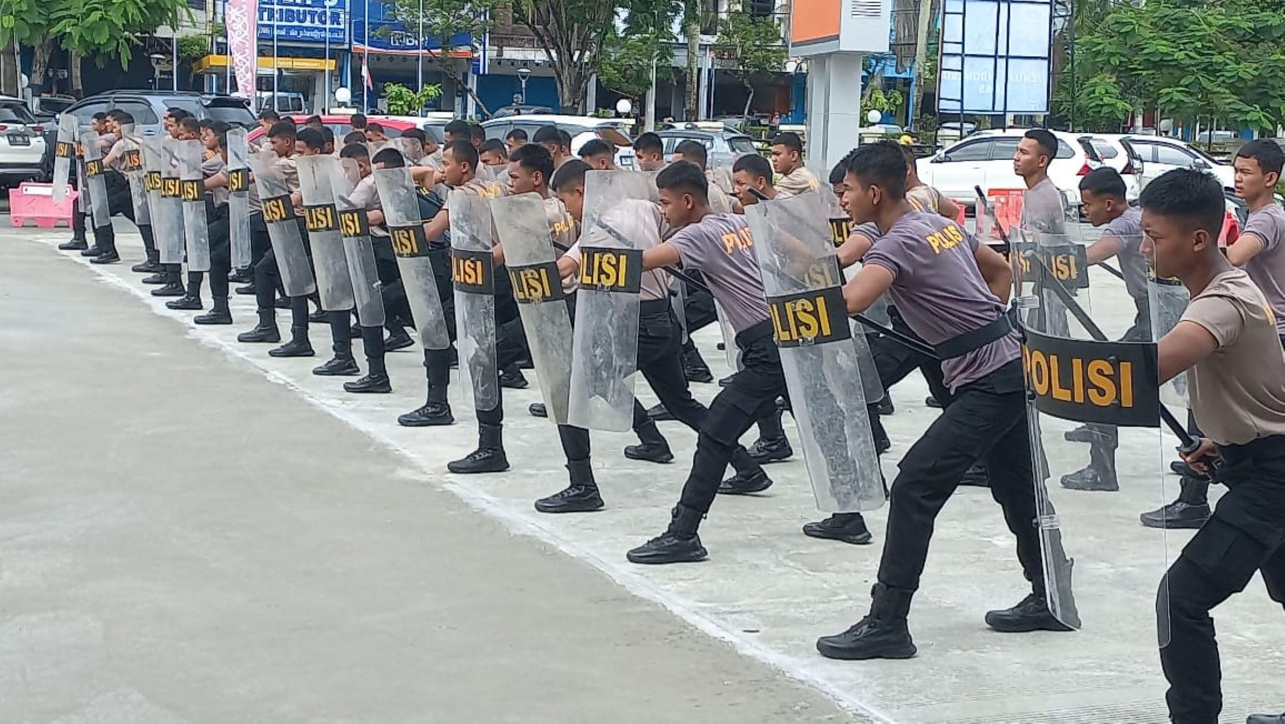 Personel Samapta Polresta Balikpapan Latihan Pengendalian Massa Jelang Pilkada 2024