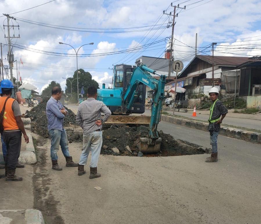Target 100 Kilometer, PT Mantimin Coal Mining Perbaiki Jalan Rusak di Batu Kajang Paser