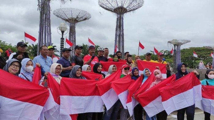 20240721_Edi-Damansyah-Bagikan-Ratusan-Bendera.jpg