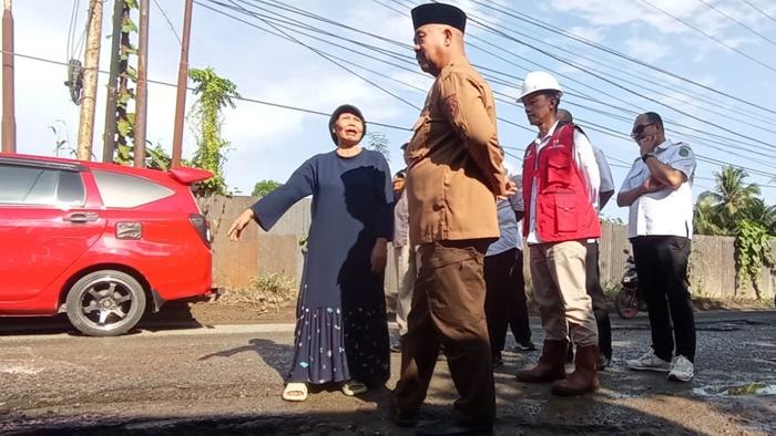 Jalan Rusak di Desa Rempanga Kukar Sita Perhatian Bupati Edi Damansyah, Ada yang Amblas hingga 30 Cm