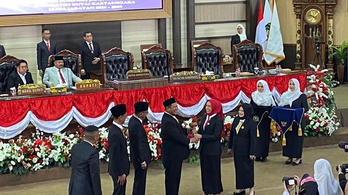 20240814_Ketua-Sementara-DPRD-Kukar-Farida-dan-unsur-pimpinan-Dayang-Marissa.jpg