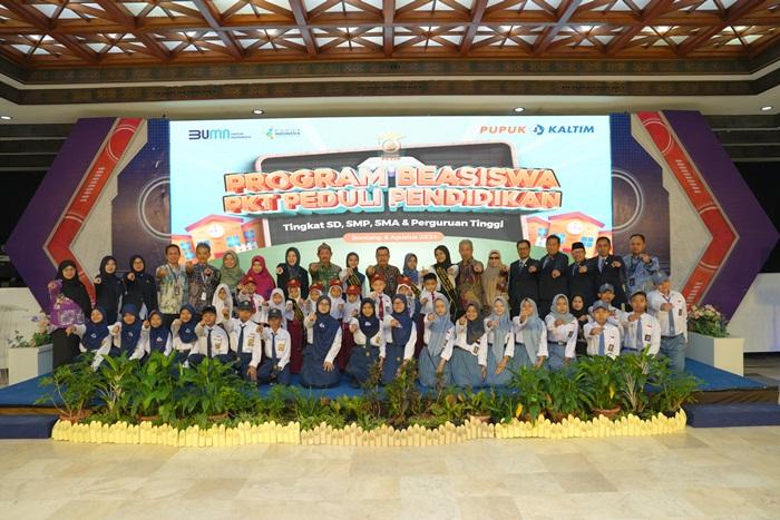 Merdeka Pendidikan untuk Anak Negeri, Pupuk Kaltim Salurkan Beasiswa Rp 3,8 Miliar