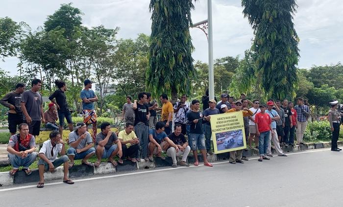 20240821_Aksi-unjuk-rasa-ratusan-sopir-angkot-di-balikpapan.jpg