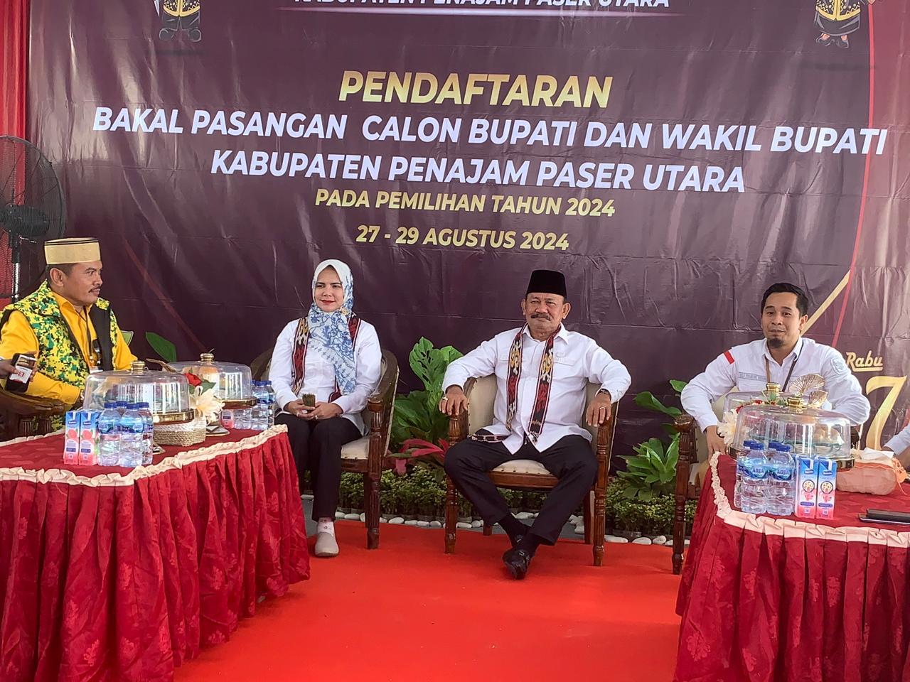20240829-Andi-Harahap-Dayang-Dona-daftar-ke-KPU-PPU.jpg