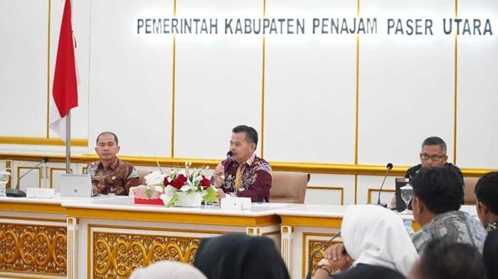 20241001_Sekda-PPU-Tohar-saat-memimpin-sosialisasi-terkait-instruksi-Bupati-PPU.jpg