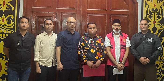 Kejari Kutim Tahan Mantan Pegawai Disdik, Diduga Korupsi Dana Pengadaan Solar Cell Rp 16,6 Miliar