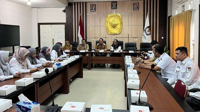 20241021_Plt-Wali-Kota-Rusmadi-Wongso-saat-menyambangi-Kantor-KPU-Samarinda.jpg