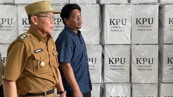 20241029_tinjauan-ke-gudang-logistik-KPU-Samarinda.jpg