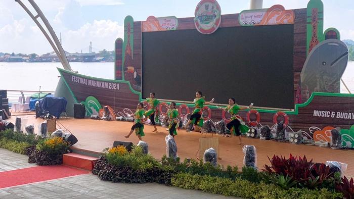 20241115_Festival-Mahakam-2024-hari-kedua-di-Teras-Samarinda.jpg