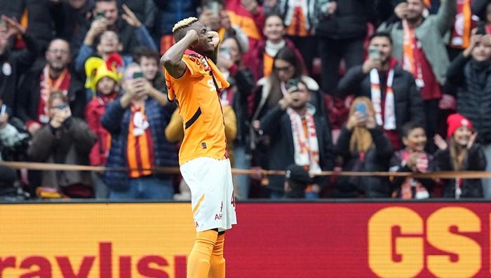 AC Milan Masih Menyimpan Hasrat Datangkan Victor Osimhen, Santiago Gimenez Belum Cukup