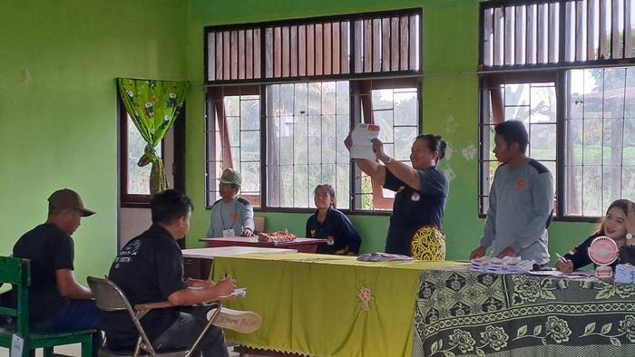 20241127_penghitungan-suara-di-TPS-02-Barong-Tongkok.jpg