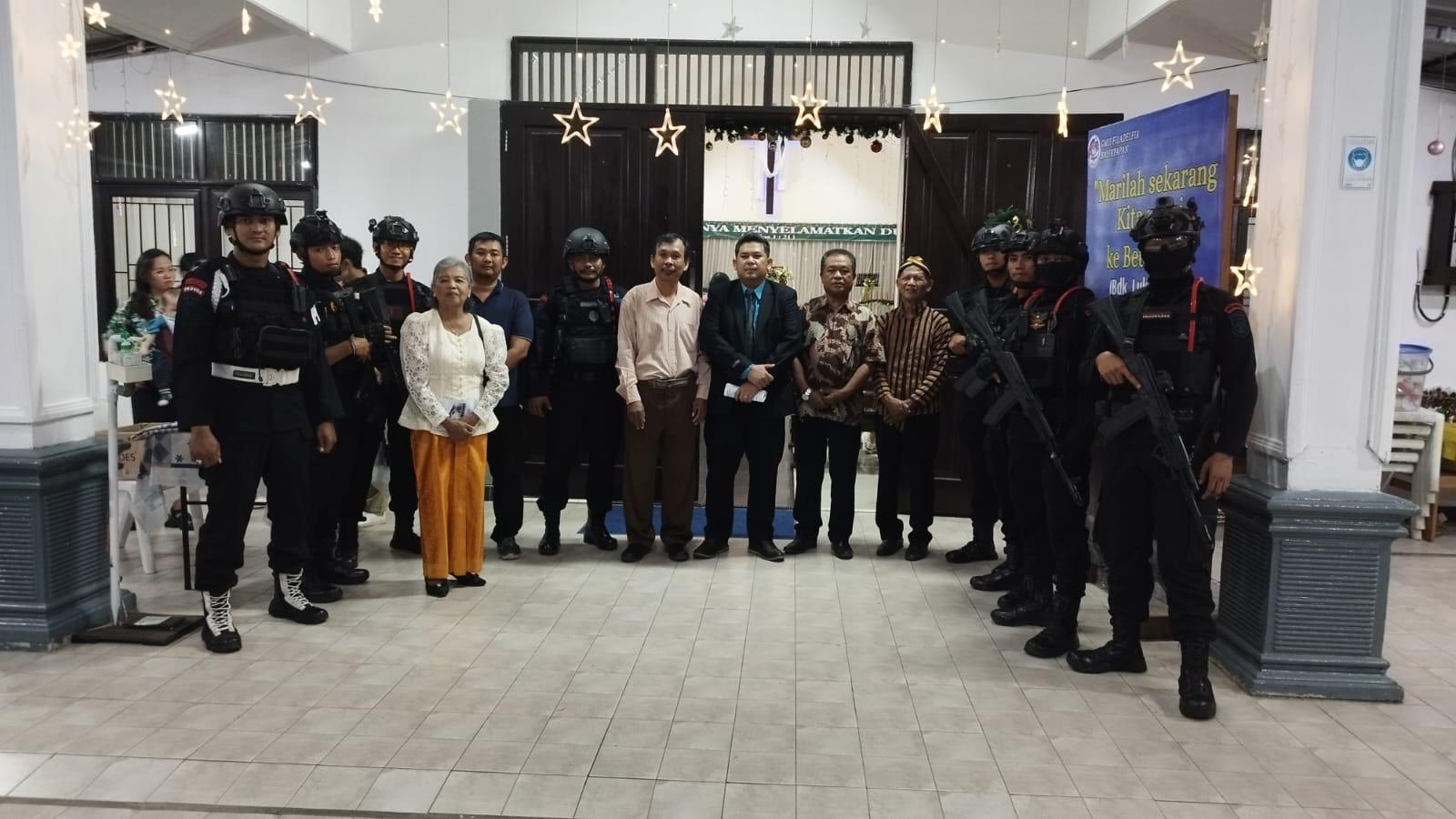 20241225_Polda-Kaltim-Ciptakan-Keamanan-Natal-2024.jpg
