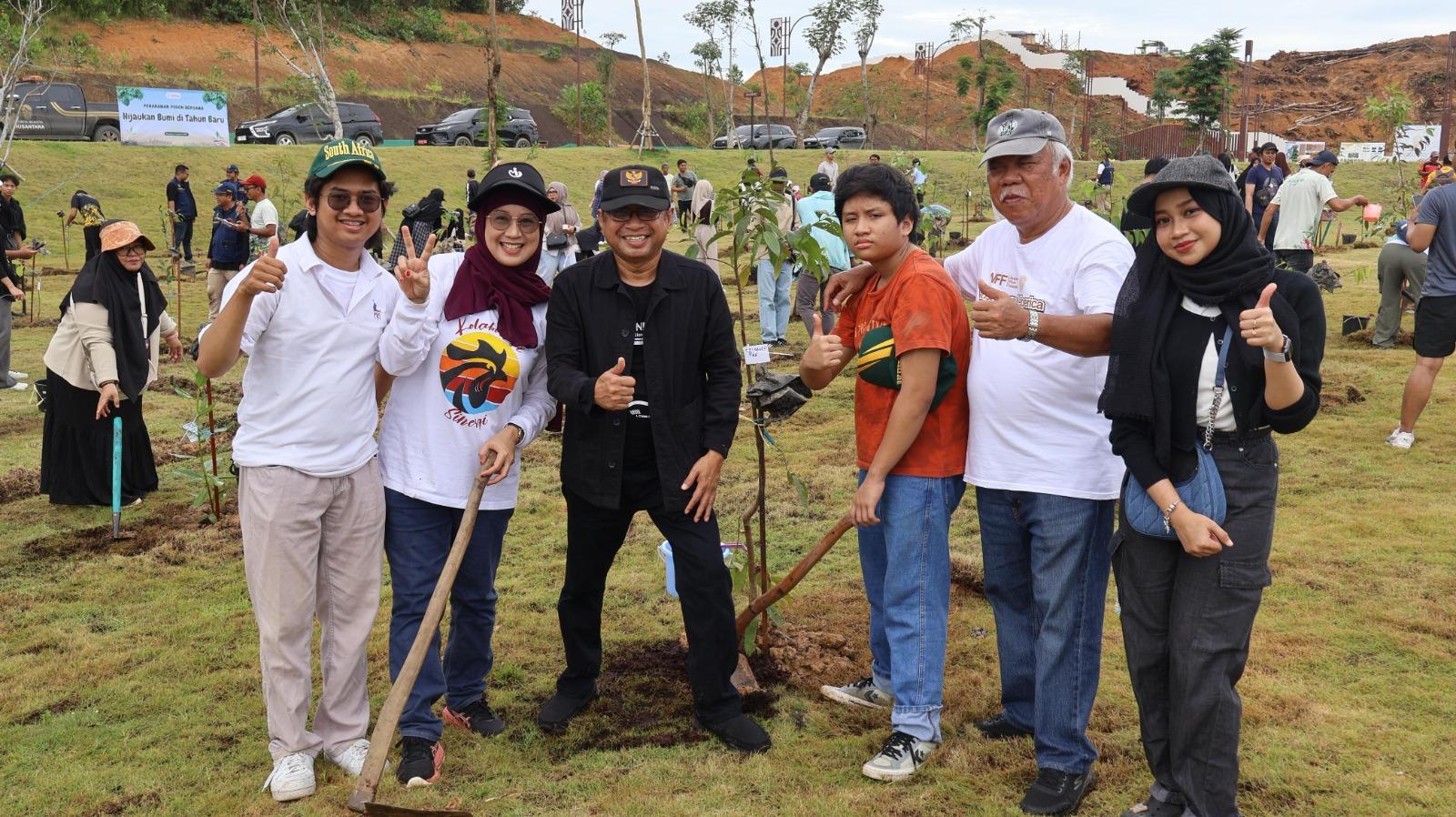 Awali 2026, Otorita IKN Bersama Rektor Uniba dan Warga Tanam Pohon di Kawasan Yudikatif