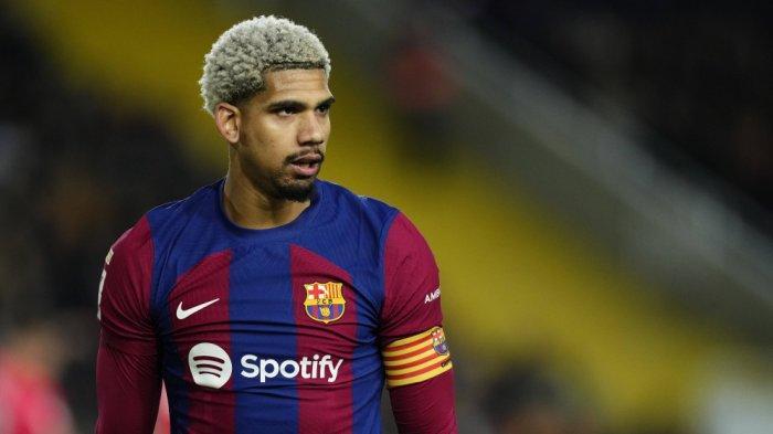 20250112_Bek-Uruguay-yang-bermain-untuk-Barcelona-Ronald-Araujo.jpg