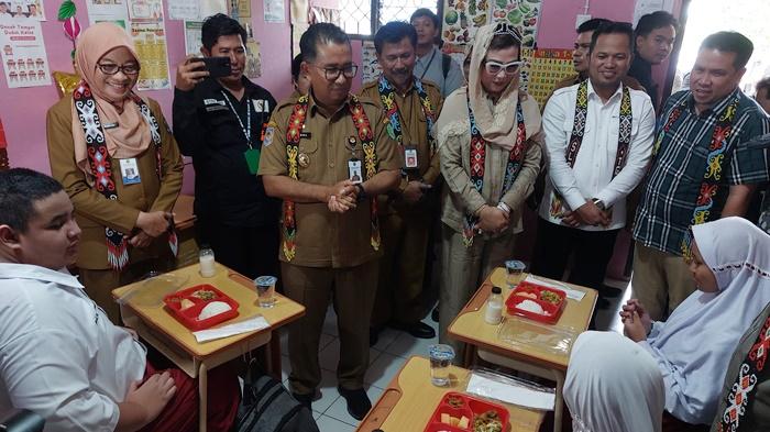 20250113_simulasi-Makan-Bergizi-Gratis-di-SLBN-Tenggarong-Kukar.jpg