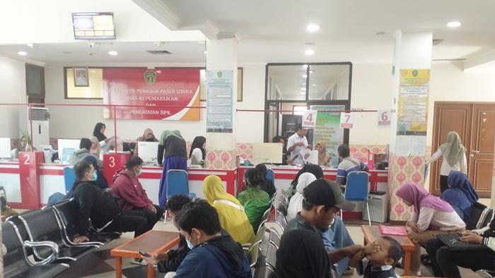 20250114_Pelayanan-di-Disdukcapil-PPU.jpg