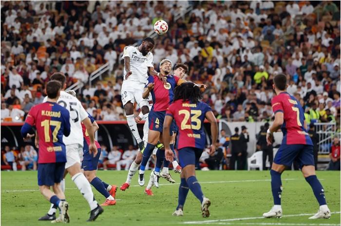 20250117_-Real-Madrid-bertemu-dengan-Barcelona-di-Piala-Super-Spanyol.jpg