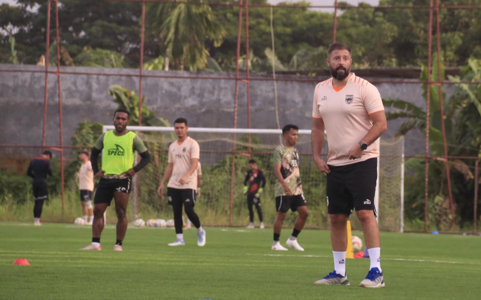 Pelatih Borneo FC Samarinda Joaquin Gomez Punya Visi Misi Pengembangan Talenta Muda Pesut Etam