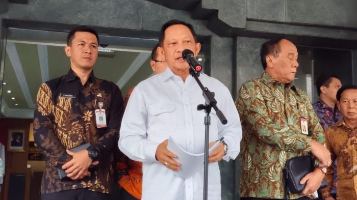 20250201_pelantikan-kepala-daerah-2025_walikotabupati-terpilih-Kaltim_Mendagri_Tito-Karnavian.jpg