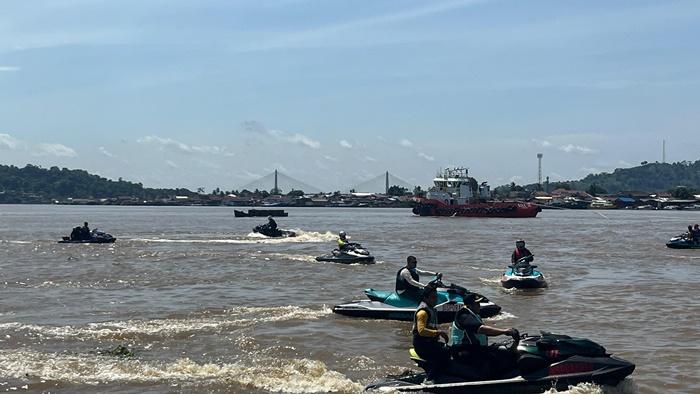20250208_peserta-parade-jetski-Samarinda.jpg
