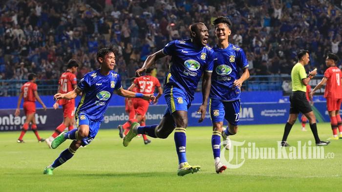 FOTO-FOTO: Persiba Balikpapan Menang Dramatis 2-1 Lawan NZR Sumbersari di Stadion Batakan