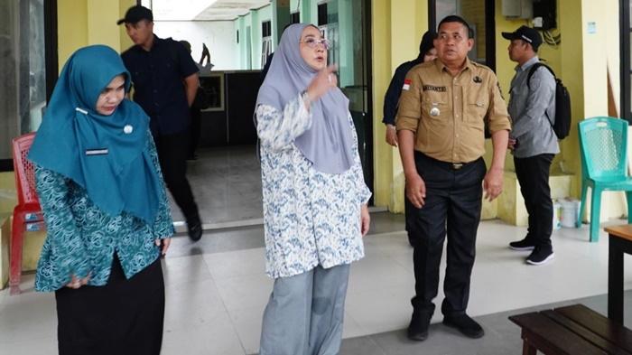 20250223_Bupati-Berau-Sri-Juniarsih-Mas-saat-meninjau-kondisi-kantor-Kecamatan-Maratua.jpg