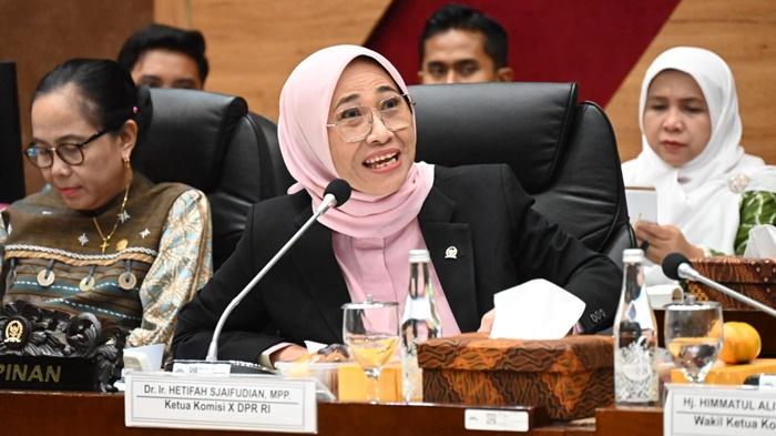 20250227_Ketua-Komisi-X-DPR-RI-Hetifah-Sjaifudian-memimpin-rapat-perdana-bersama-Mendikti-Saintek.jpg