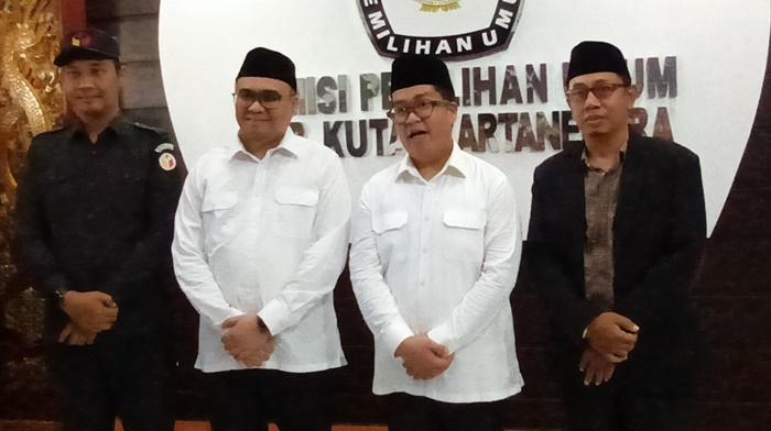 20250310_Aulia-Rendi-saat-mendaftar-ke-KPU-Kukar-2.jpg