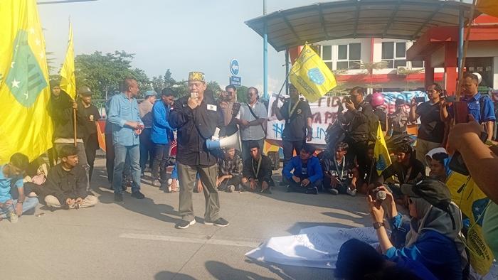 20250408_Yulianus-Henock-Sumual-ikut-orasi.jpg