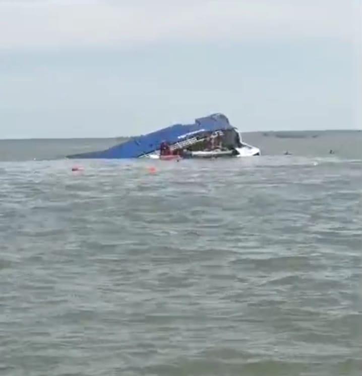 BREAKING NEWS: Kapal Feri Muchlisa Tenggelam di Perairan Penajam Kaltim, 2 Korban Terjebak di Mobil