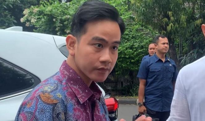 20250506_pemakzulan-Gibran_media-asing_Jokowi_Letjen-Kunto-Arief-Wibowo.jpg