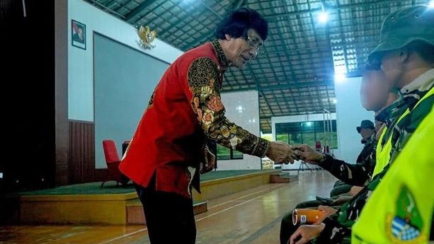 Kak Seto Saat Kunjungi Siswa Langsung di Barak Militer, 'Kemajuan Ada di Tangan Kalian'