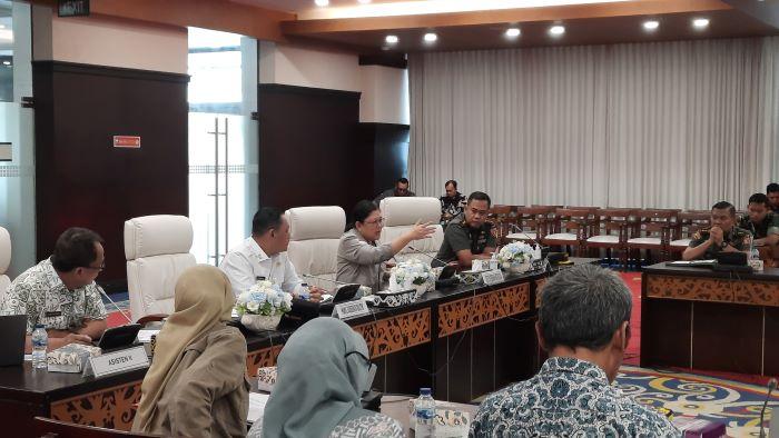20250515-paparan-mengenai-swasembada-pangan-Kaltim-dalam-rapat-koordinasi.jpg